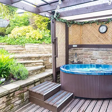 The Granary With Hot Tub - 2 Miles From Skipton *