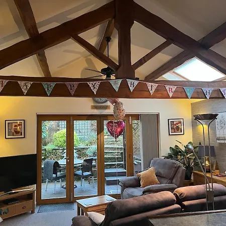 The Granary With Hot Tub - 2 Miles From Skipton *