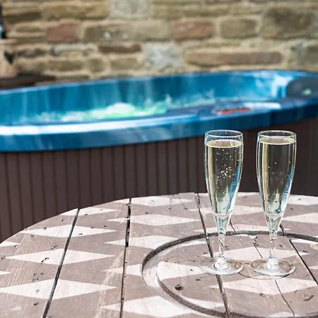 The Granary With Hot Tub - 2 Miles From Skipton