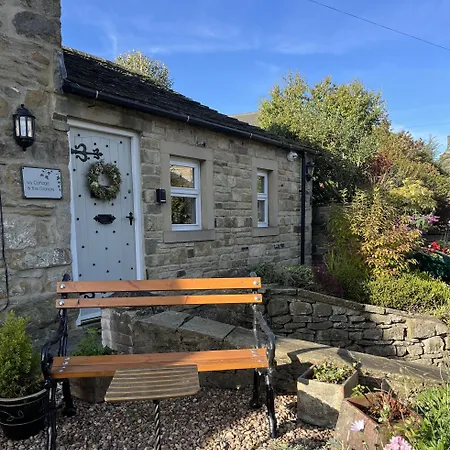The Granary With Hot Tub - 2 Miles From Skipton Carleton