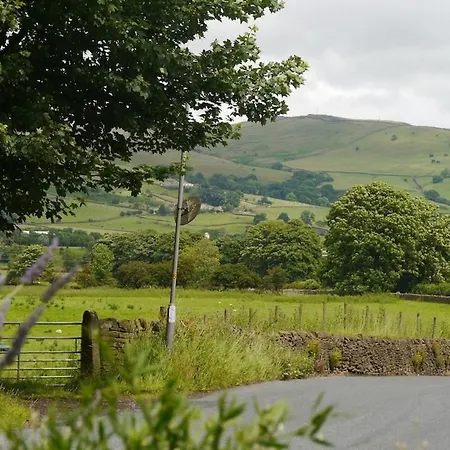 The Granary With Hot Tub - 2 Miles From Skipton Carleton