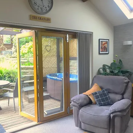 The Granary With Hot Tub - 2 Miles From Skipton