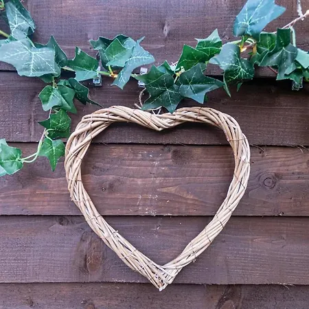 The Granary With Hot Tub - 2 Miles From Skipton Carleton