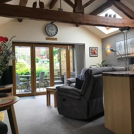 The Granary With Hot Tub - 2 Miles From Skipton Carleton