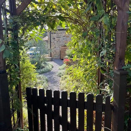 The Granary With Hot Tub - 2 Miles From Skipton