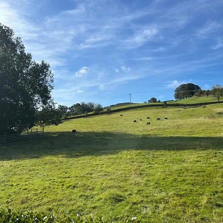 The Granary With Hot Tub - 2 Miles From Skipton Carleton